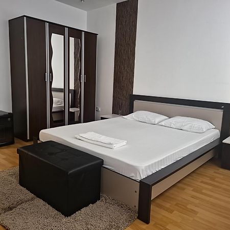 Aparthotel Yanis Букурещ Екстериор снимка