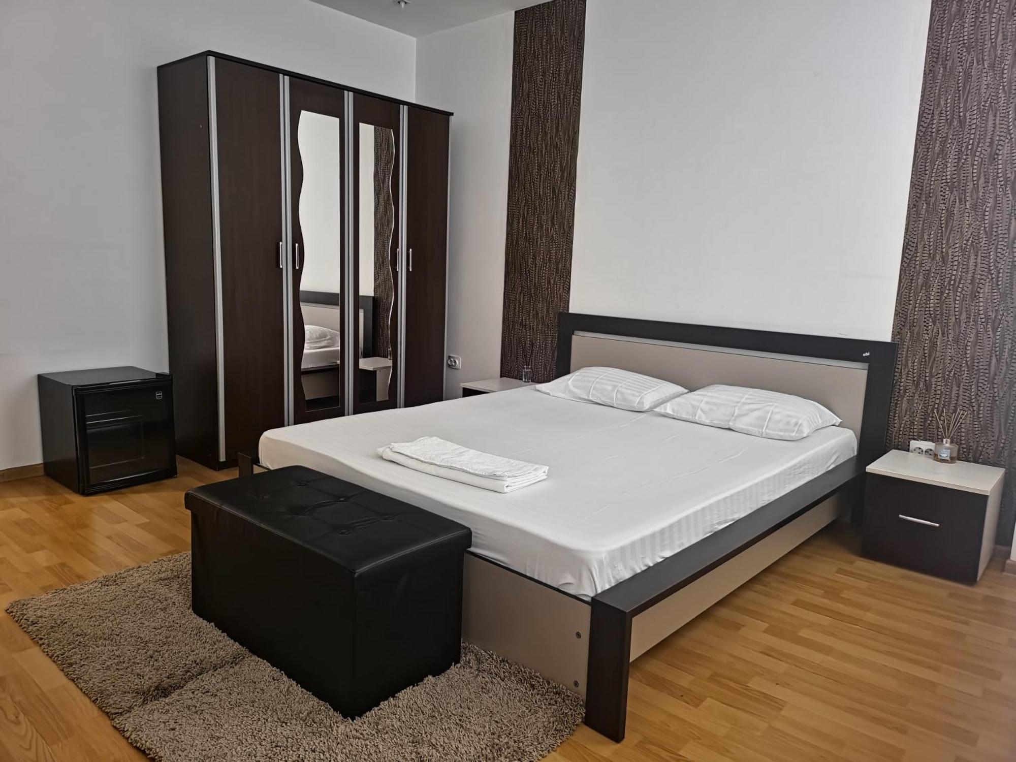 Aparthotel Yanis Букурещ Екстериор снимка