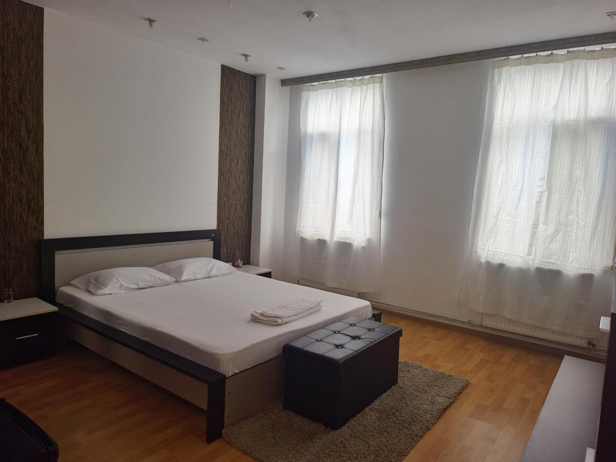 Aparthotel Yanis Букурещ Екстериор снимка